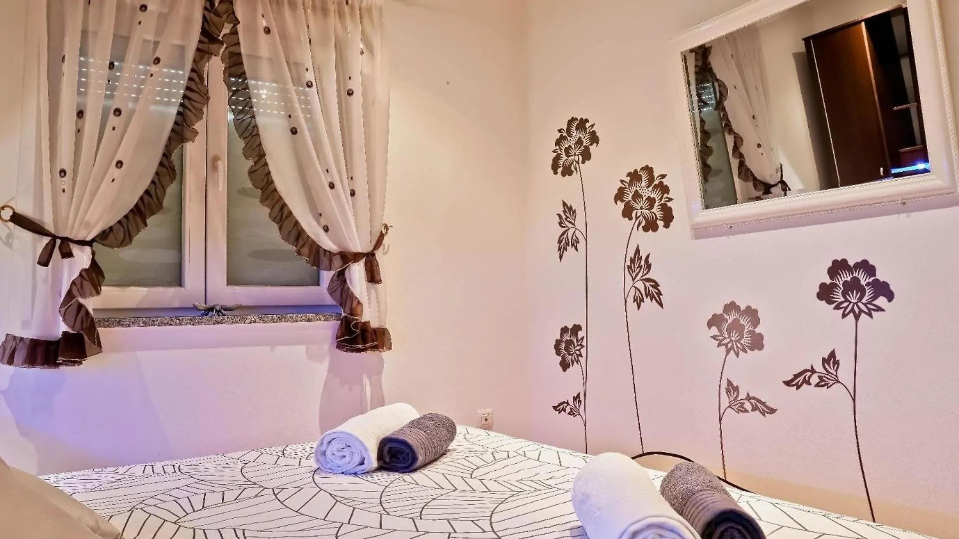 Apartment Ferienwohnung Fuer 8 Personen Ca 100 Qm In Pula, Istrien Istrische Riviera